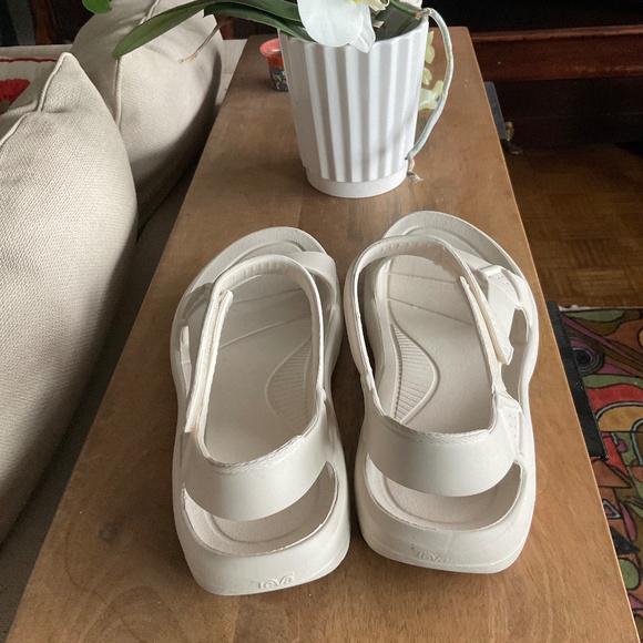 Teva Sandals - size 10w  New without tags - Picture 2 of 4